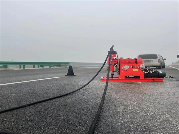 长岭马路路基路面开裂下沉注浆加固灌浆