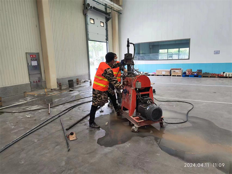 长岭厂房地面下沉塌陷注浆加固施工